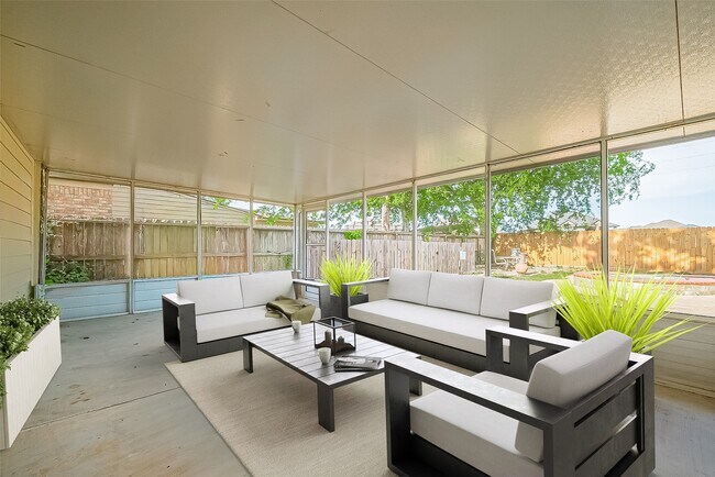 Building Photo - 3102 Colonel Ct Dr