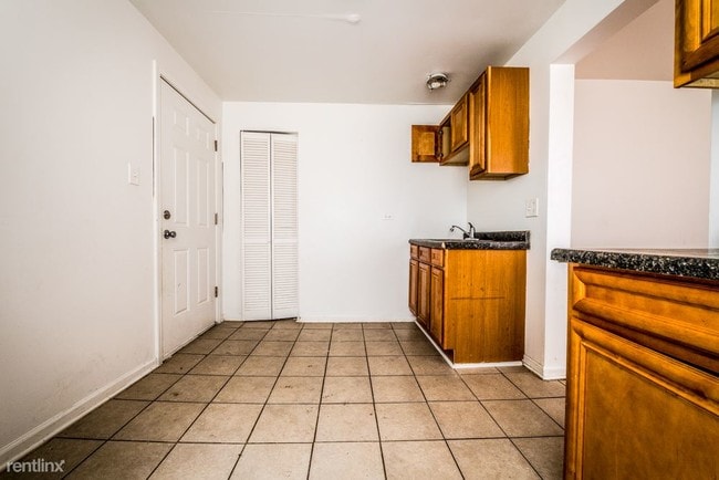 Building Photo - 2 br, 1 bath Apartment - 1257 S Kildare Ave