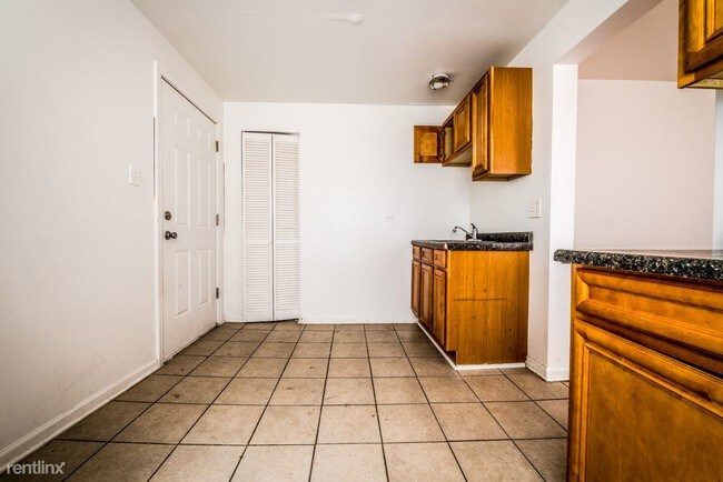 Foto del edificio - 2 br, 1 bath Apartment - 1257 S Kildare Ave