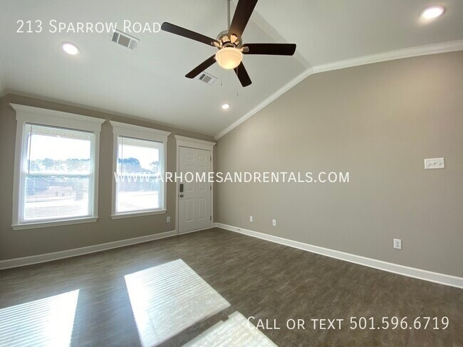 Building Photo - 213 Sparrow Road | $1595 | 3 beds, 2 full ...