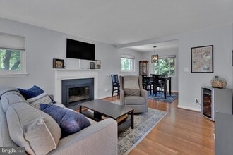 Building Photo - 3252 Holly Hill Dr