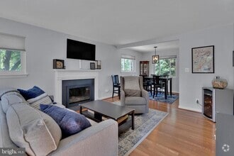 Building Photo - 3252 Holly Hill Dr