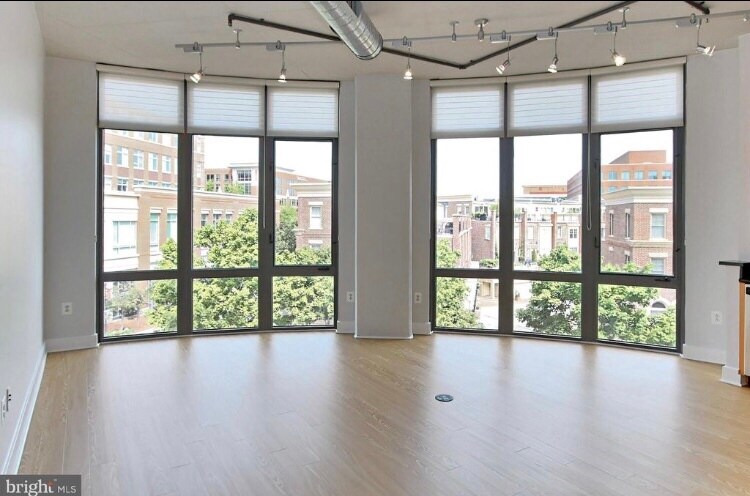 Foto principal - 520 John Carlyle St