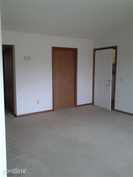 Building Photo - 2353 W Osterhout Ave