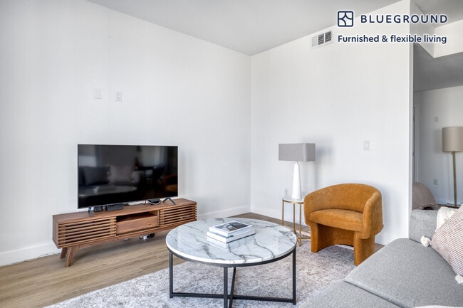 Building Photo - 4805 Bakman Ave