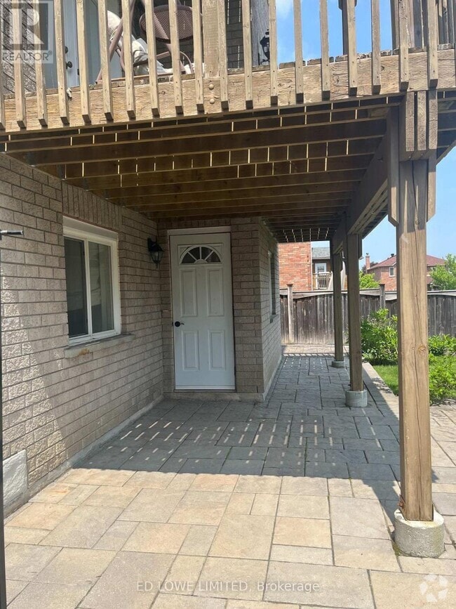 Building Photo - 165 Crompton Dr
