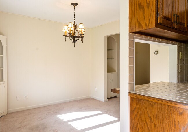 dining area - 35 Pheasant Ln