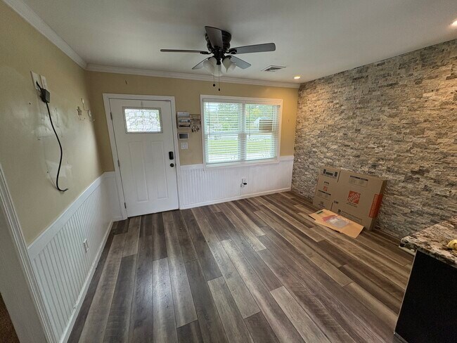 Building Photo - 28 Sheridan Dr