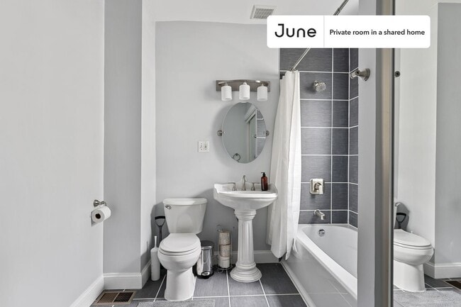 Building Photo - Room in Shared 4 bed/1 bath home