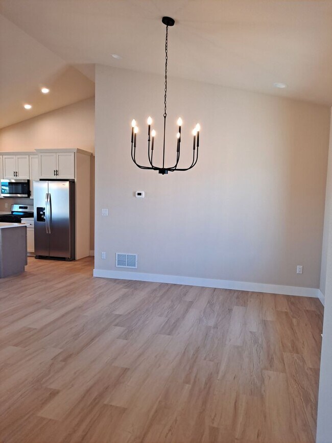 Building Photo - 697 Cabaret Dr