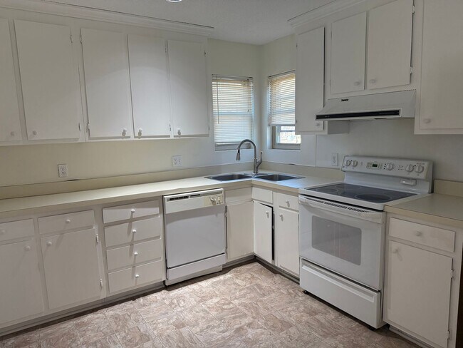 Foto del edificio - Adorable 2 Bedroom Off Alamance Church Road