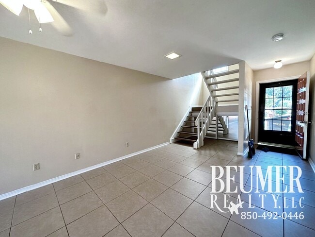Building Photo - Townhome in SE Pensacola Scenic Hwy locate...