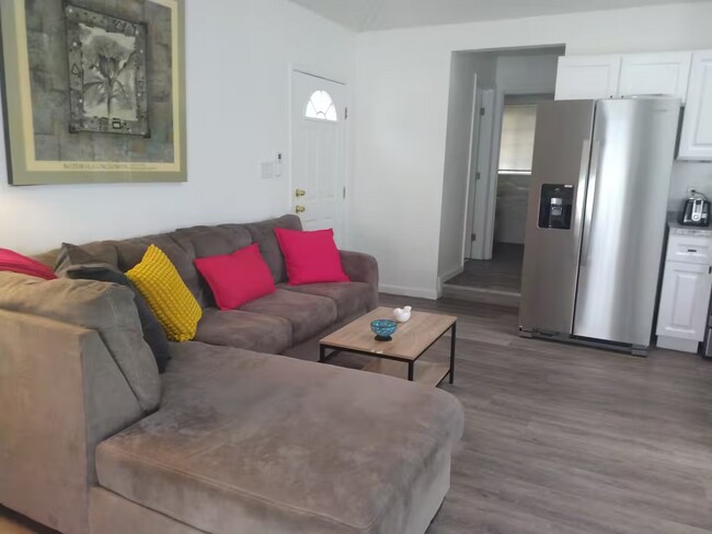 Foto del edificio - 5041 Alhama Dr