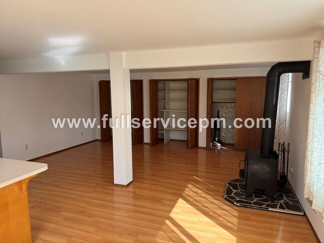 Foto del edificio - Basement apartment in a house