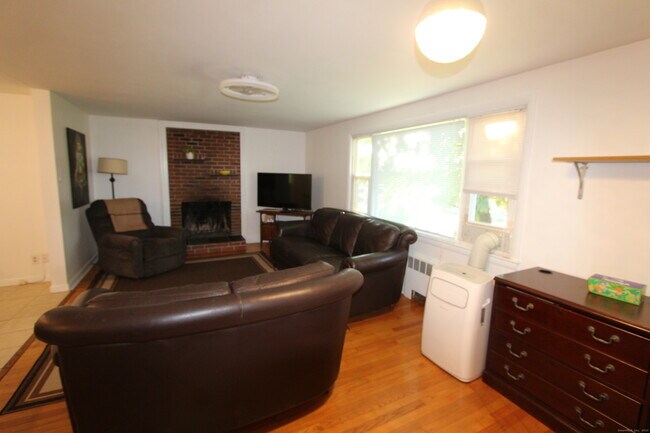 Foto del edificio - 422 S Main St