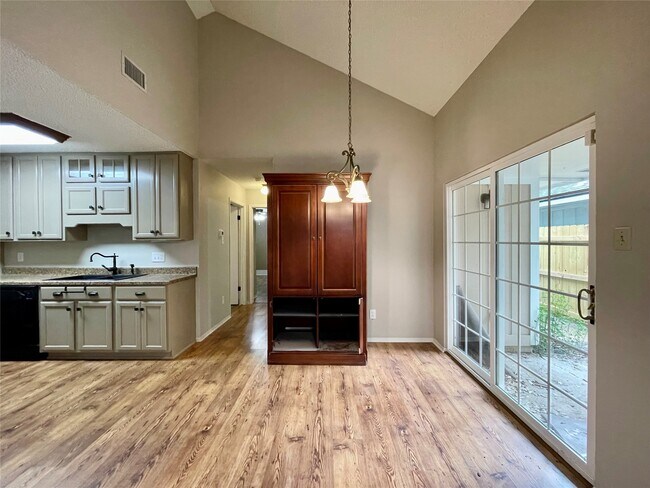 Building Photo - 13703 Carsa Ln
