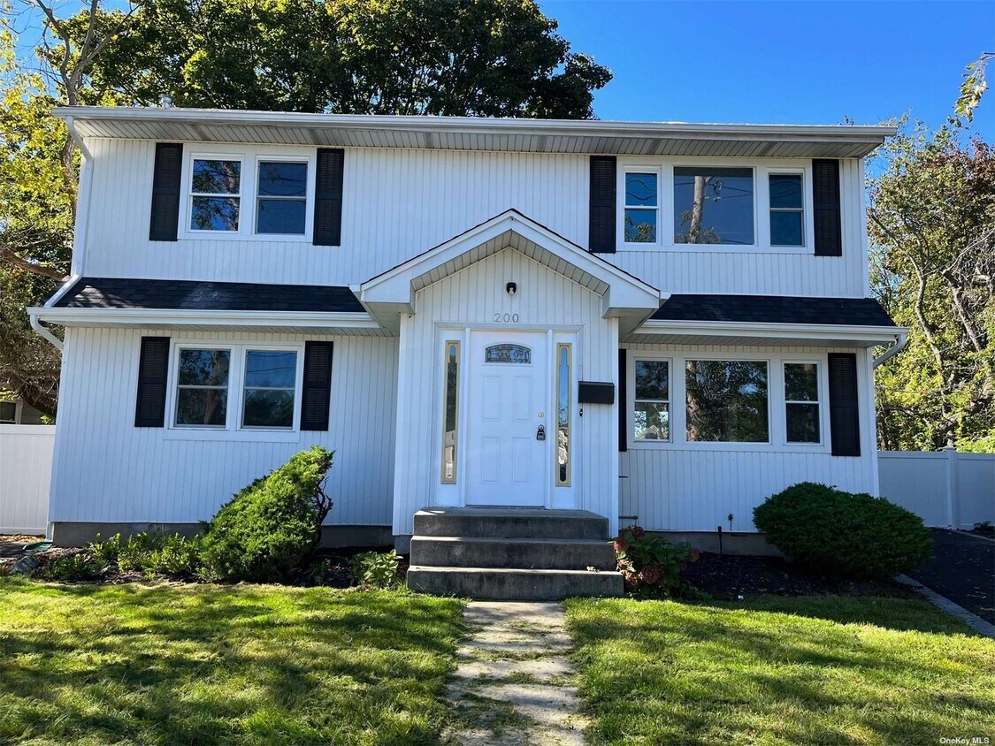 Primary Photo - 200 Hicksville Rd