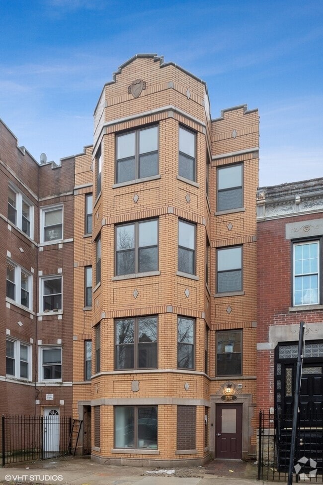 Building Photo - 2737 W Evergreen Ave