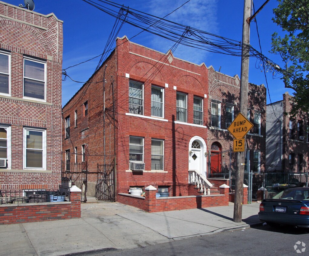 Primary Photo - 596 Georgia Ave