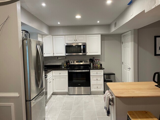 Foto del edificio - 2285 Emerald Heights Ct