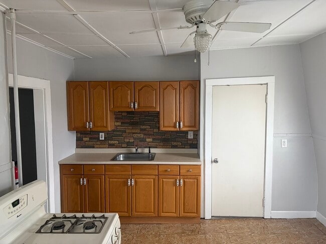 Building Photo - 127 Court St