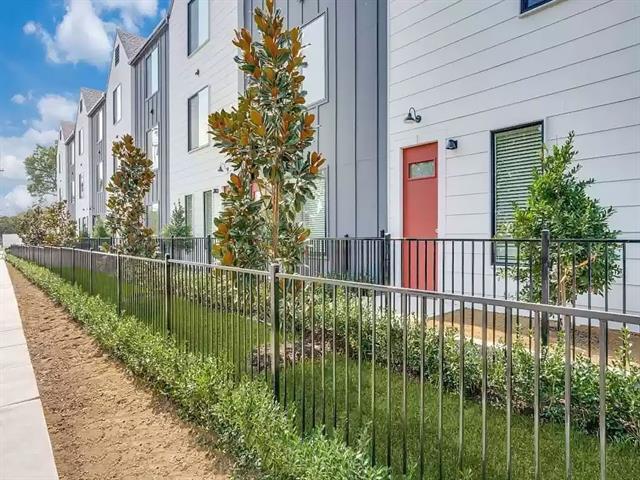 Foto del edificio - 3275 Dallas St