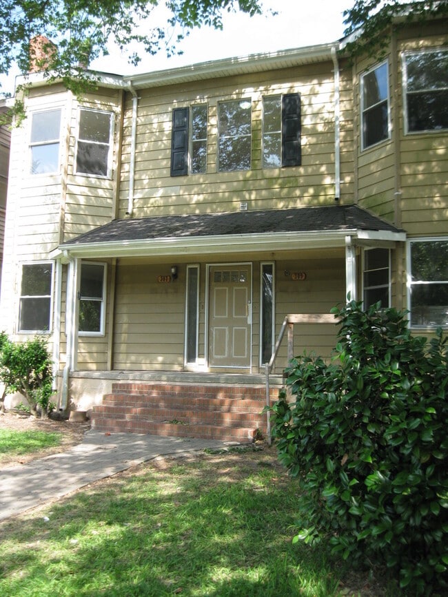 Building Photo - 307-309 Dinwiddie St