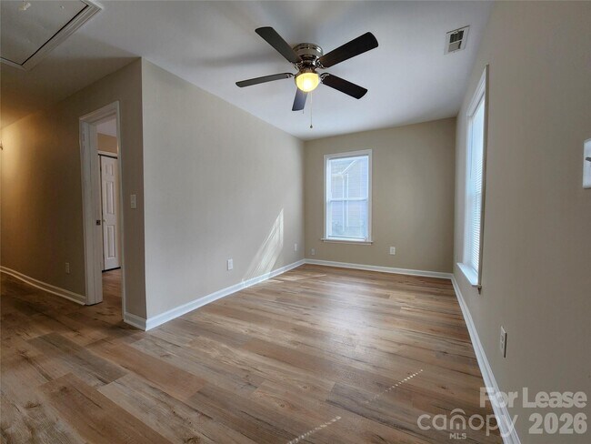 Foto del edificio - 1419 Oakshade Ave