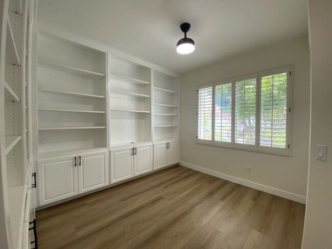 Building Photo - 3+ bd 2.5bth in The Summit of Ocean Hills