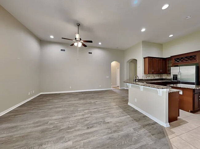 Building Photo - 2306 Fountain Grass Dr
