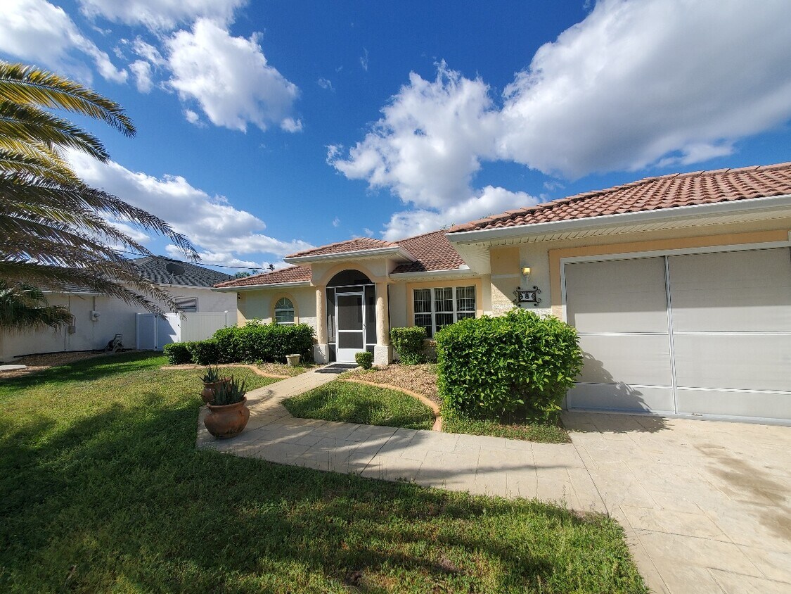 Foto principal - 8 Primrose Ln