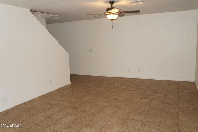 Foto del edificio - 2935 E Cherry Hills Dr