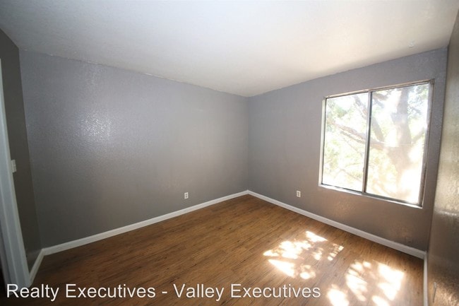 Building Photo - 1 br, 1 bath Apartment - 3939 N Pershing Ave