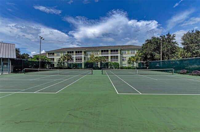 Building Photo - Cute 2 bedroom plus den seasonal rental - ...