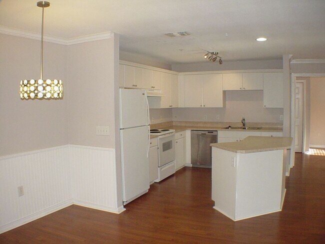Foto del edificio - A small, gated community close to UNF, St....