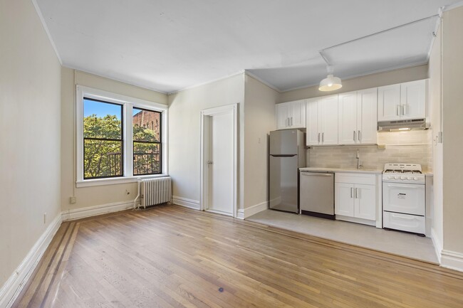 Building Photo - 821 Bergen Ave