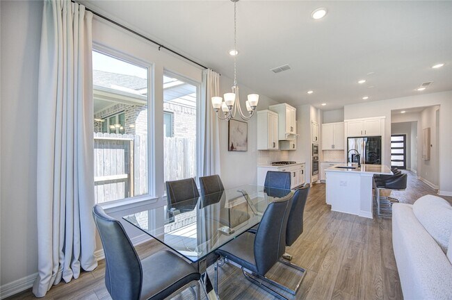 Foto del edificio - 4110 Sherman Oak Ln