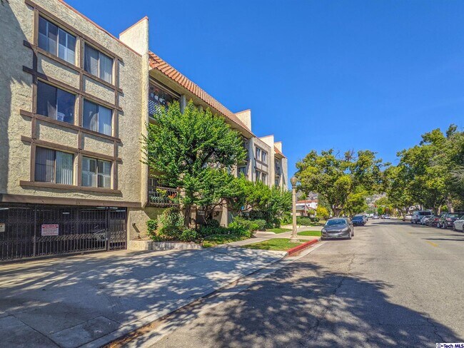 Building Photo - 515 N Jackson St
