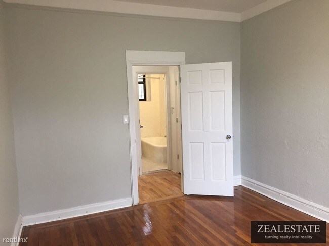 Foto del edificio - 885 E 38th St
