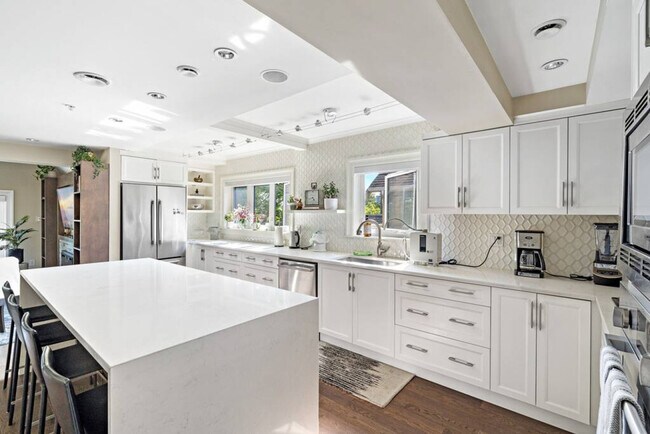 Photo du bâtiment - 2457 W 7th Ave