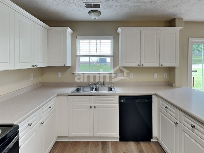 Building Photo - 4241 Sandstone Dr