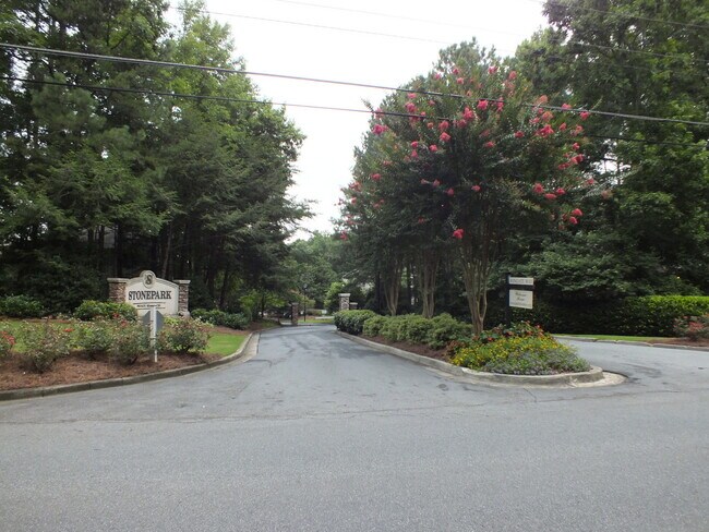 Foto del edificio - 5005 Wingate Way