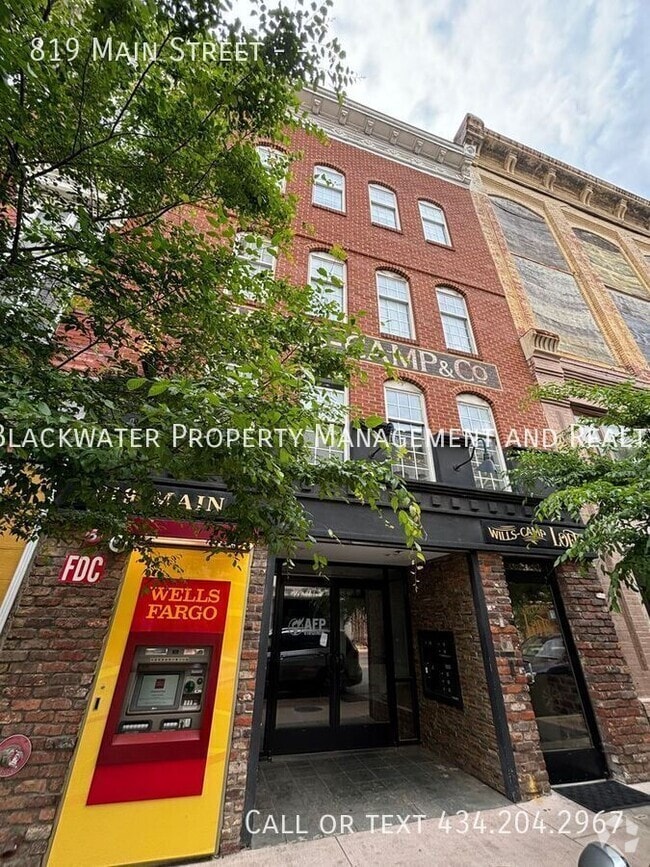 Building Photo - 819 Main St