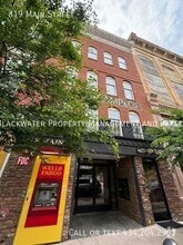 Building Photo - 819 Main St