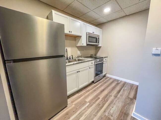 Building Photo - Beautifully Renovated 1 Bedroom Apartment with Private Entrance