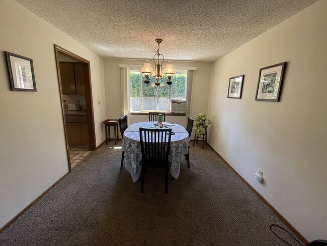 Foto del edificio - Lovely 3bed/2bath Ranch style home with HU...