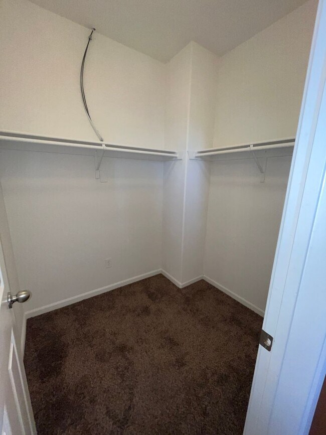 Building Photo - 4BR|2.5BA Townhome w/Water |Sewer |Garbage...