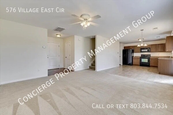Building Photo - 576 Village E Cir