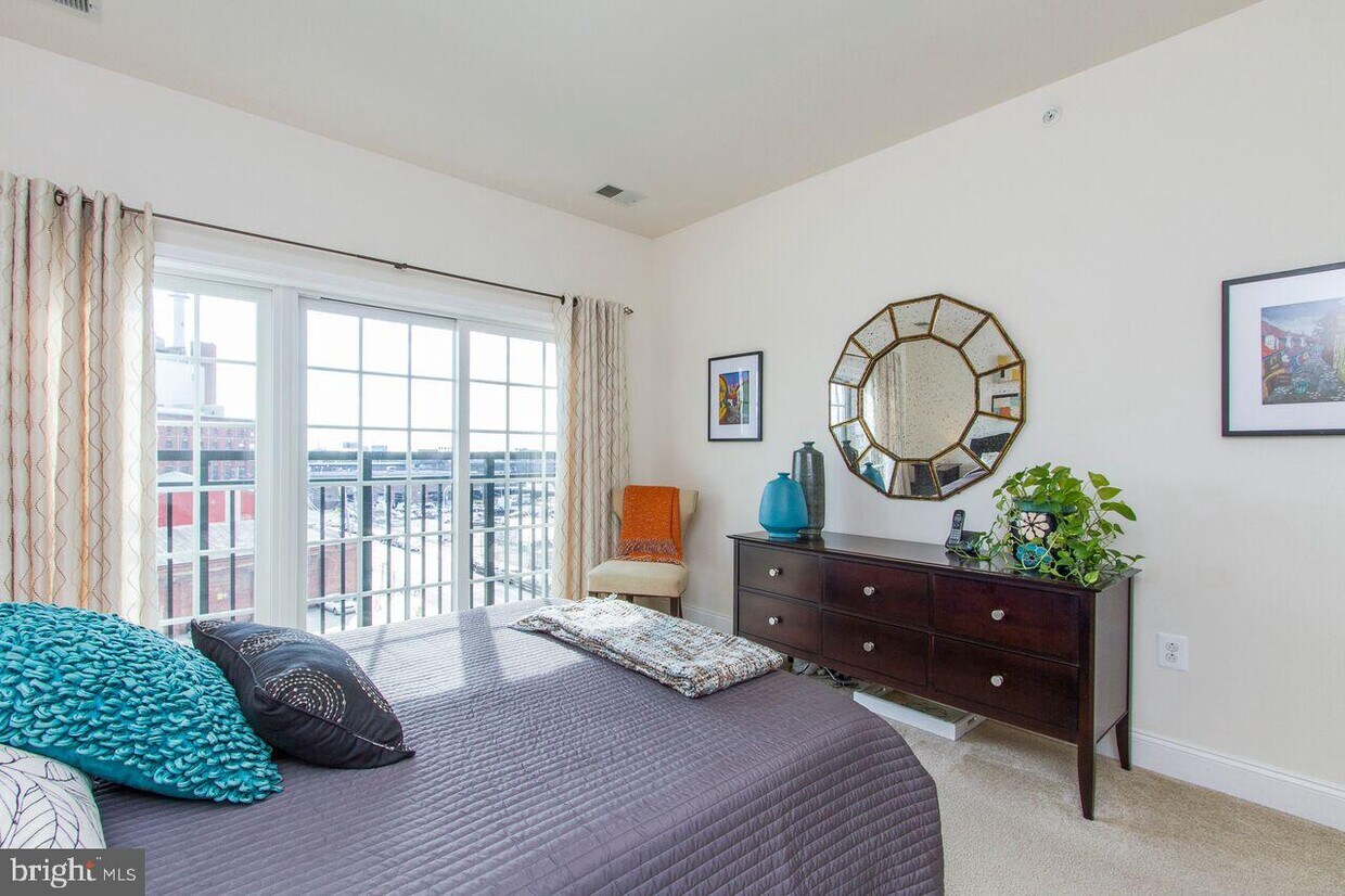 Primary Photo - 700 Commodore Court