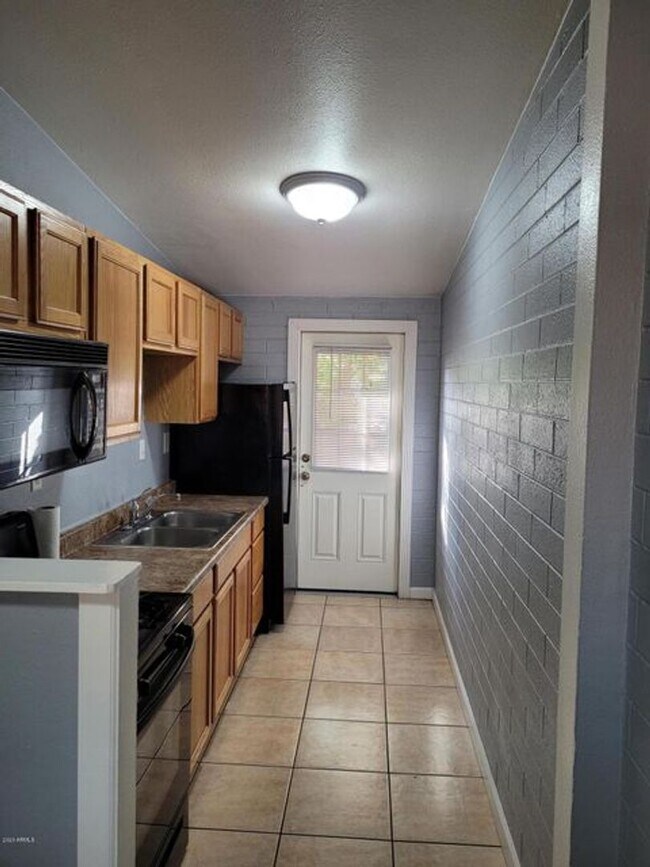 Foto del edificio - 2 BEDROOM 1 BATH SINGLE LEVEL WITH PRIVATE...